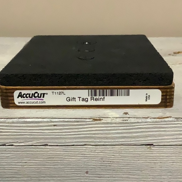 AccuCut Ellison 'Gift Tag Reinf' Wooden Die (4.75" x 5.75") - Picture 3 of 5